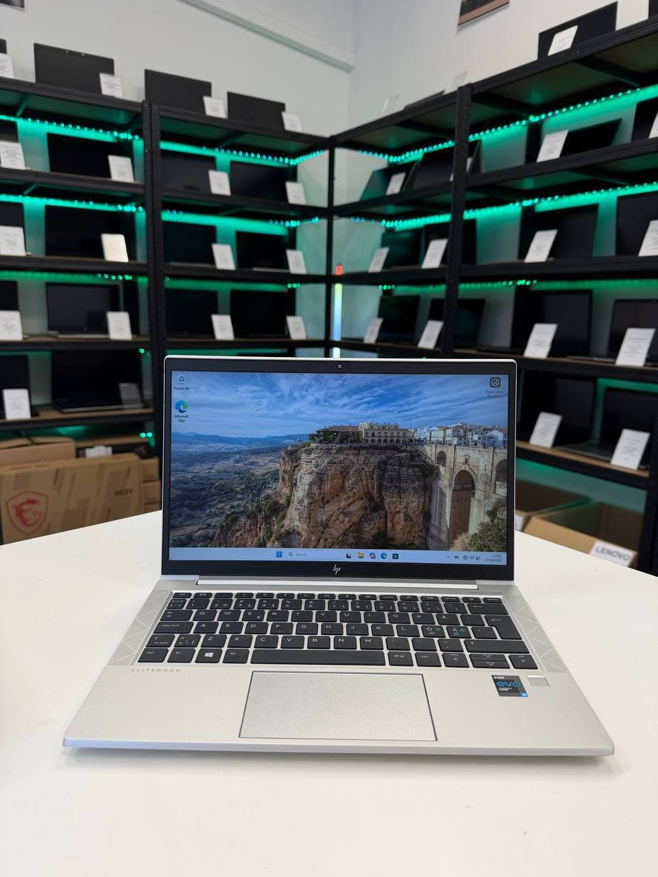 HP EliteBook 830 G8