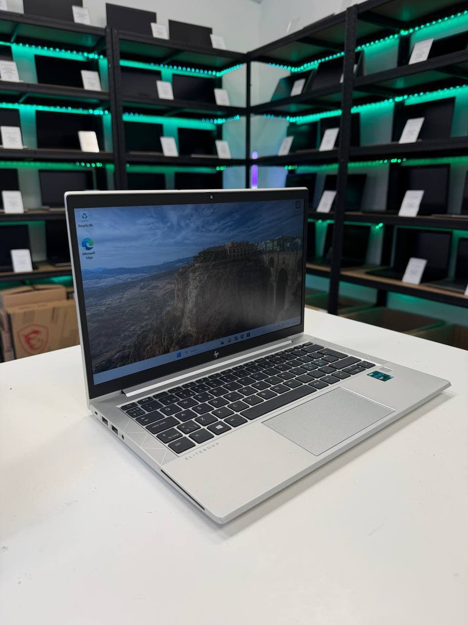 HP EliteBook 830 G8
