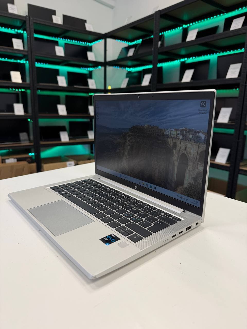 HP EliteBook 830 G8