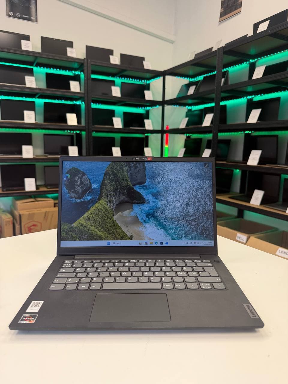 Lenovo V14 G2 ALC