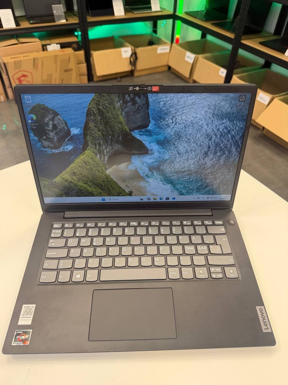 Lenovo V14 G2 ALC